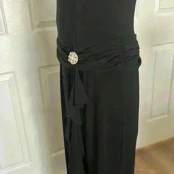 Dave and Jonny Black Long evening dress w/Pearls and Rhinestone detail. - Picture 8 of 16